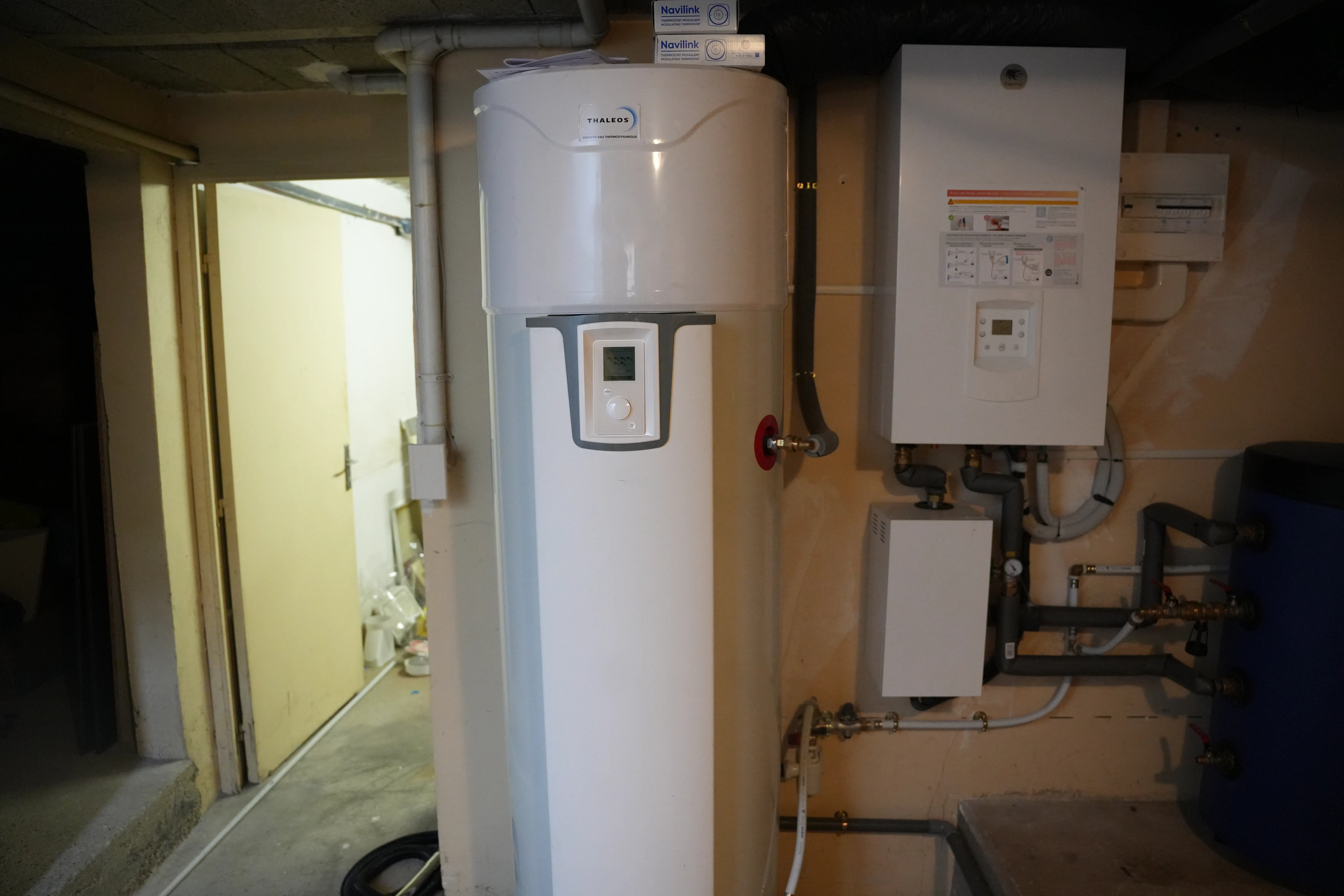 Pompe à chaleur air eau et ballon électrique installés chez monsieur Indergrand par Avisun x Carrefour énergies