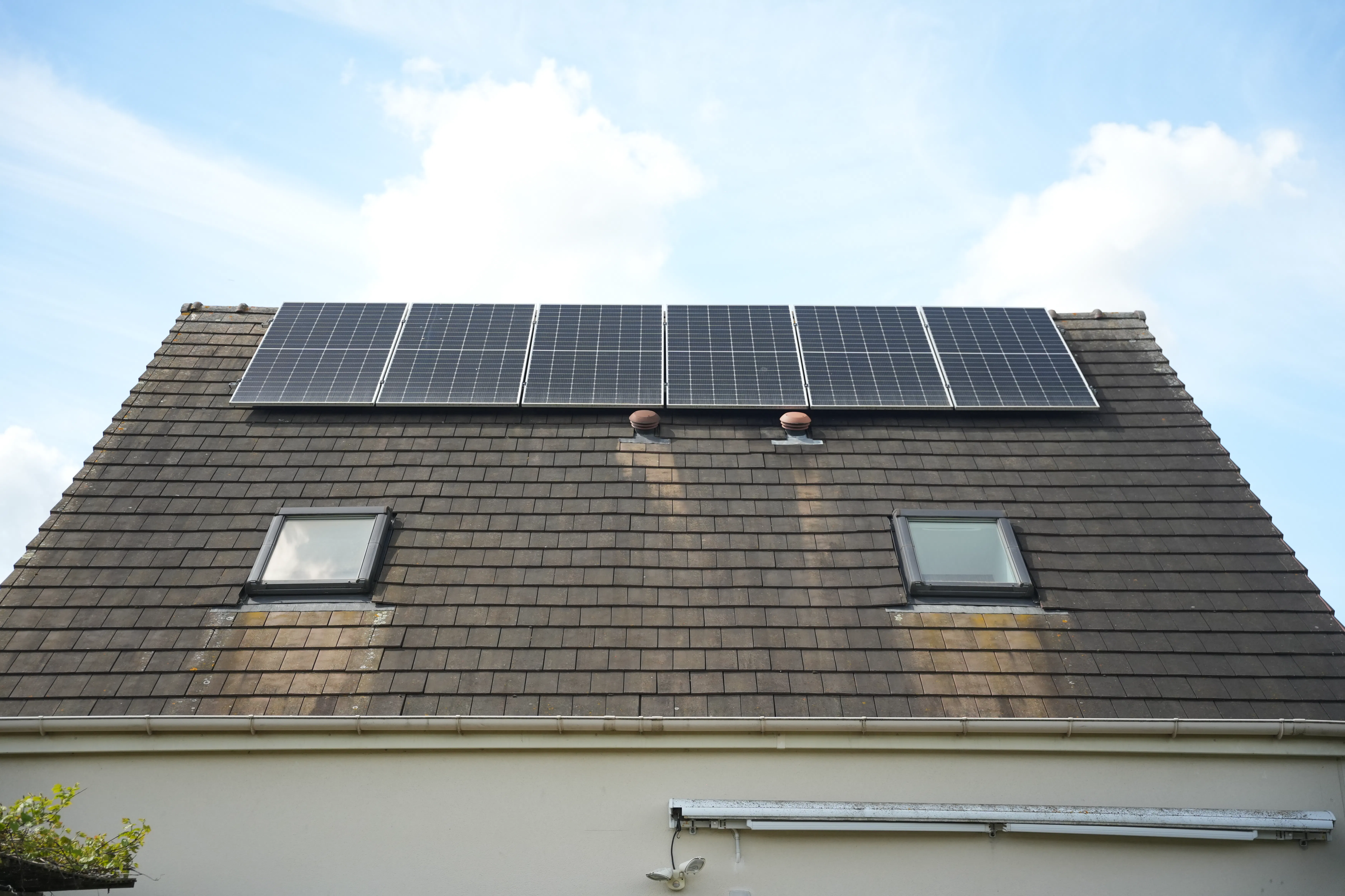 Panneaux solaires installés chez monsieur Possoz sur le toit de sa maison