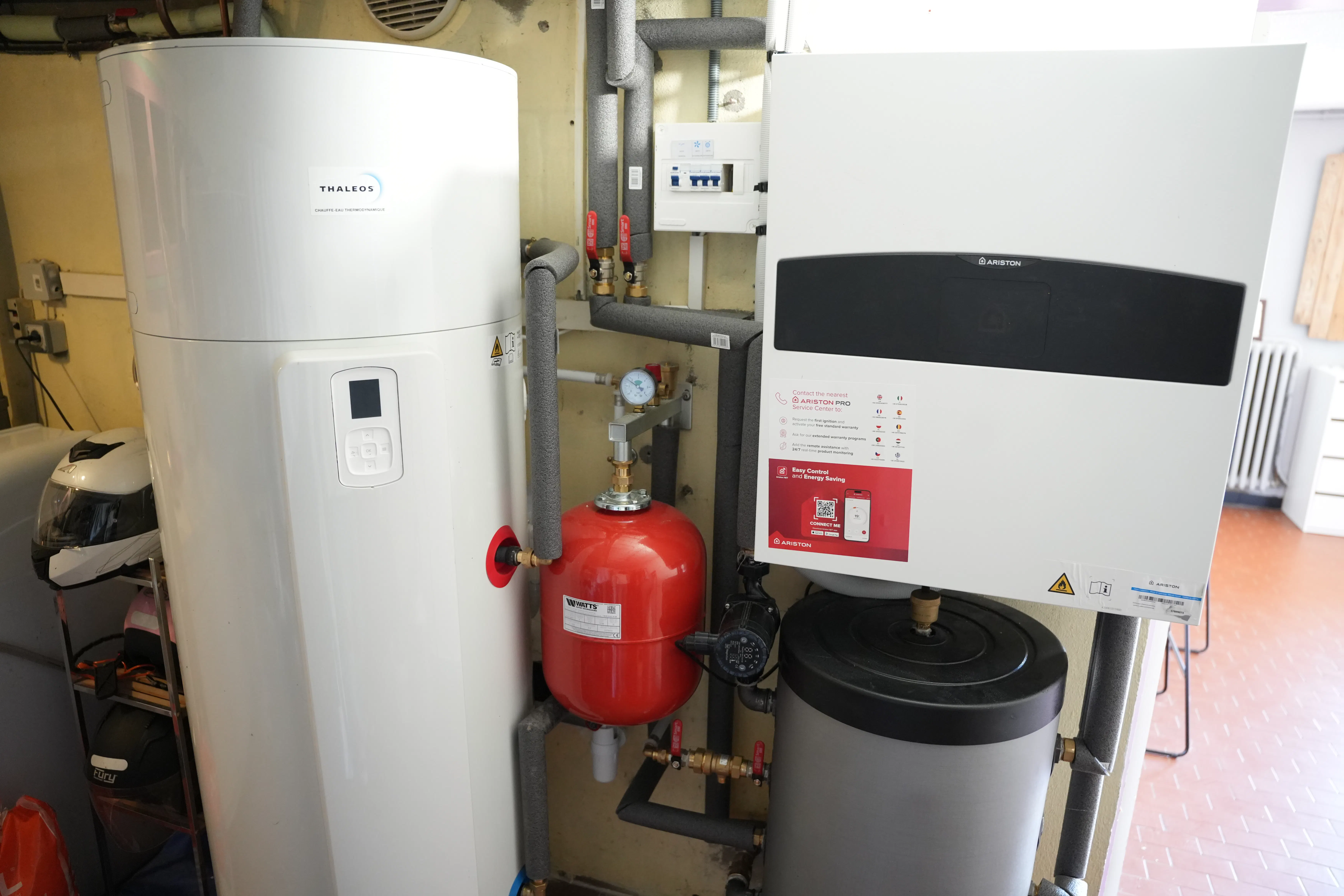Pompe à chaleur air / eau et ballon thermodynamique installés chez monsieur Constantin par Avisun x Carrefour énergies