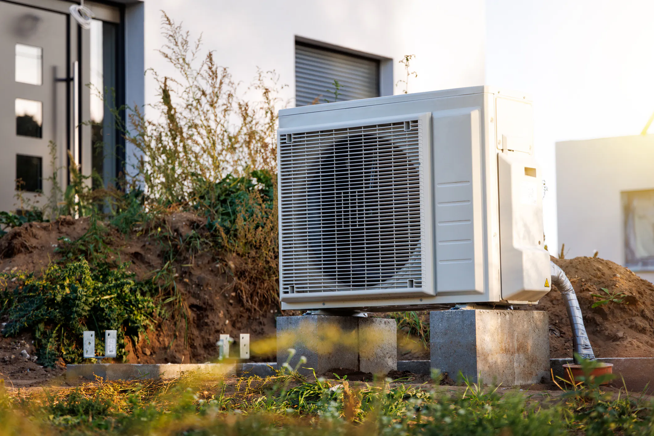 Unité extérieure d'une pompe à chaleur air/eau, financée en leasing avec les aides MaPrimeRénov' 2027