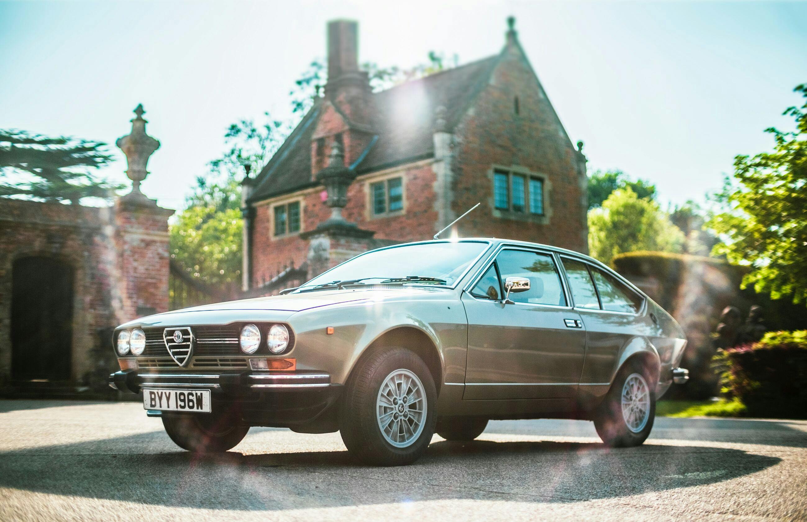 6 Cars That Look Good but Were Actually a Bit Shit