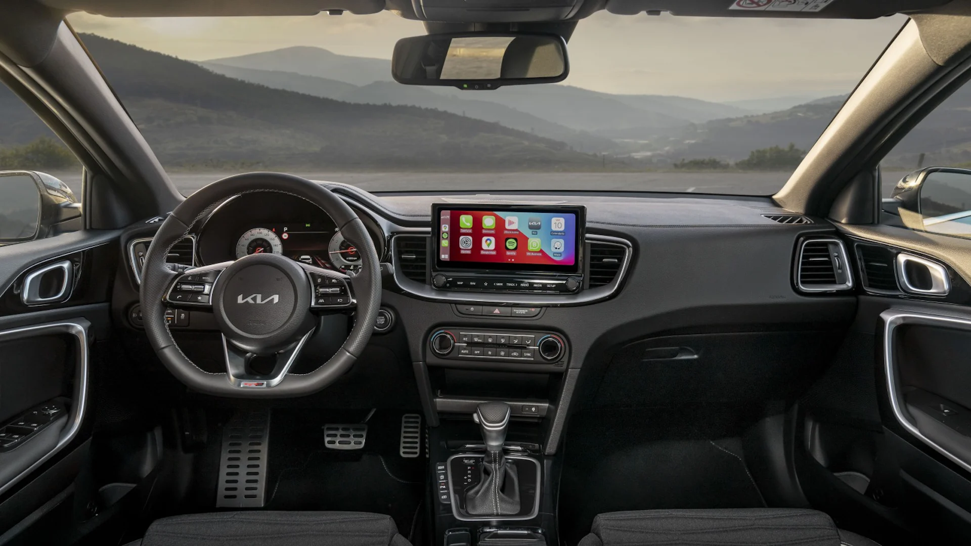 KIA Ceed Interior Y Maletero Carwow kia-ceed-interior-y-maletero-carwow