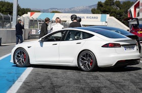Tesla Model S Review 2023 | Performance & Pricing | carwow