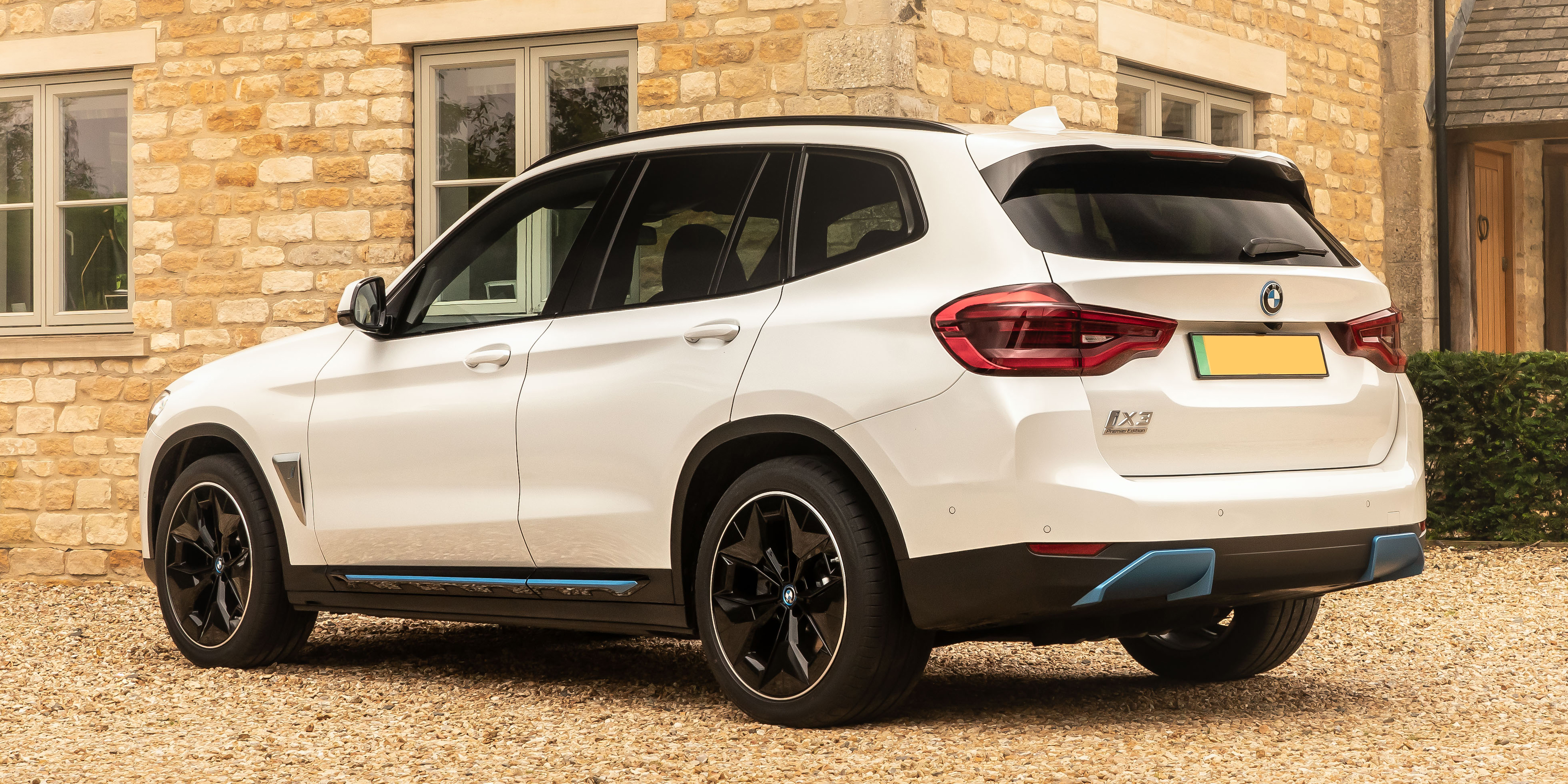 BMW iX3 Review 2024 | Range, Interior & Price | Carwow