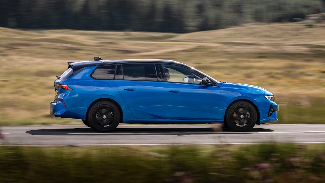 Vauxhall Astra Sports Tourer Review 2025 Performance Pricing
