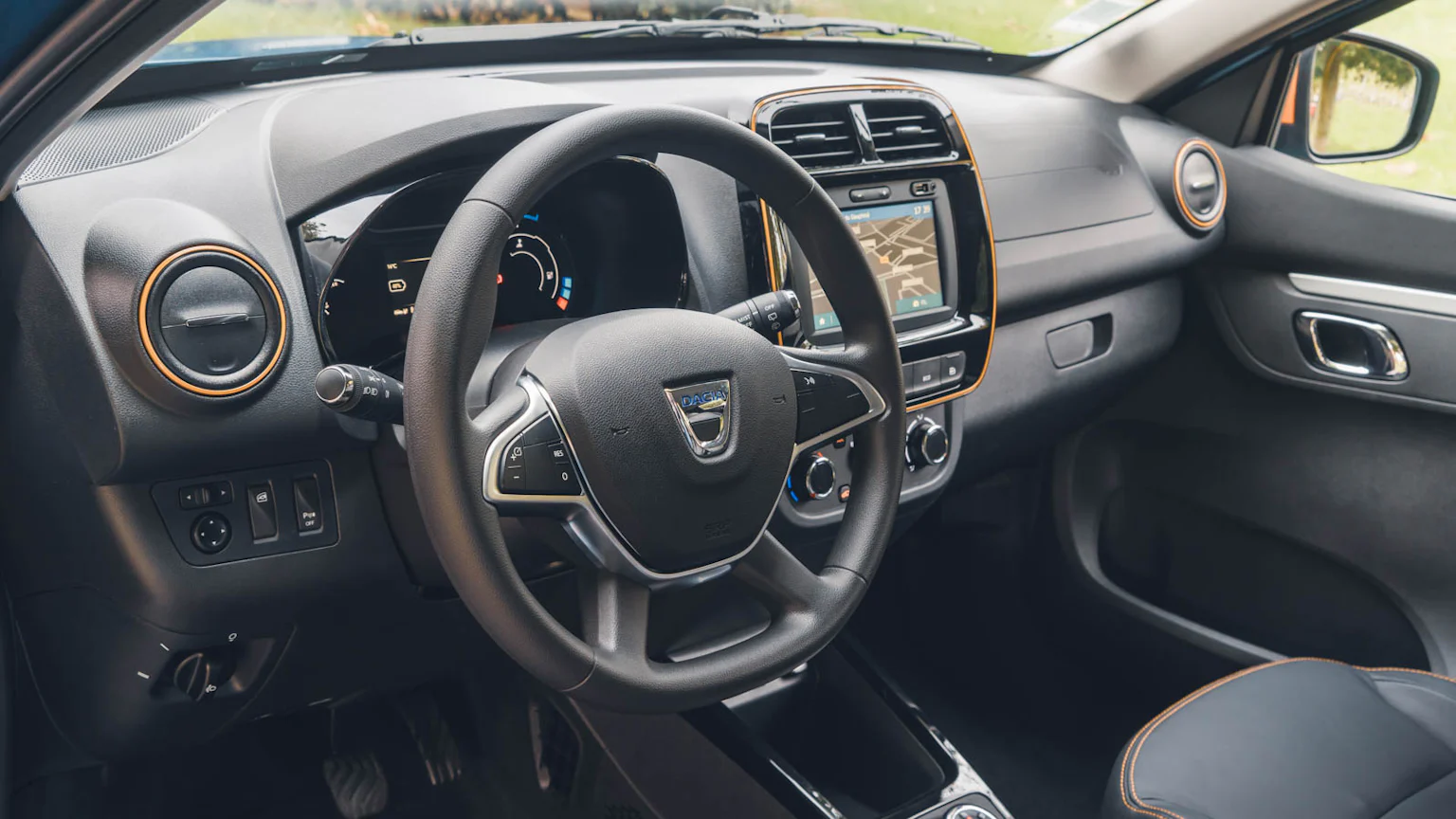 Dacia Spring Interior Y Maletero Carwow dacia-spring-interior-y-maletero-carwow