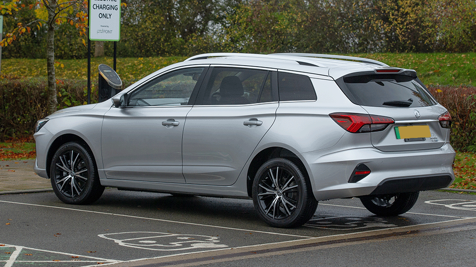 MG MG 5 Review 2023 | Performance & Pricing | carwow