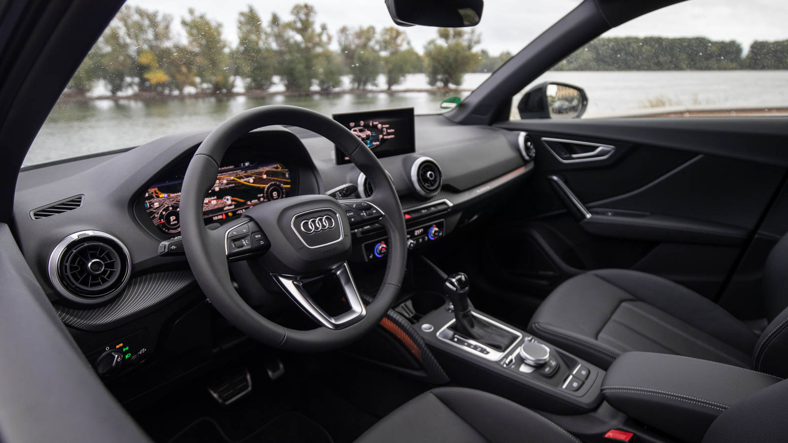 Audi Q2 Interior y maletero Carwow