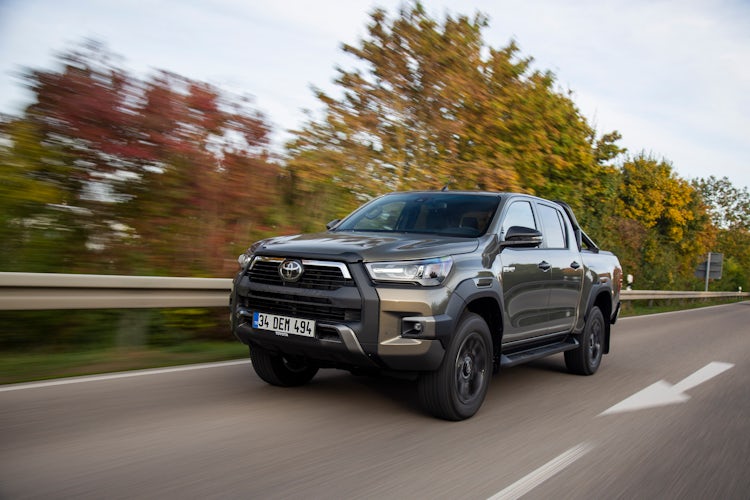 Toyota Hilux Pick-up: Testfahrt, Anhängelast und Bilder