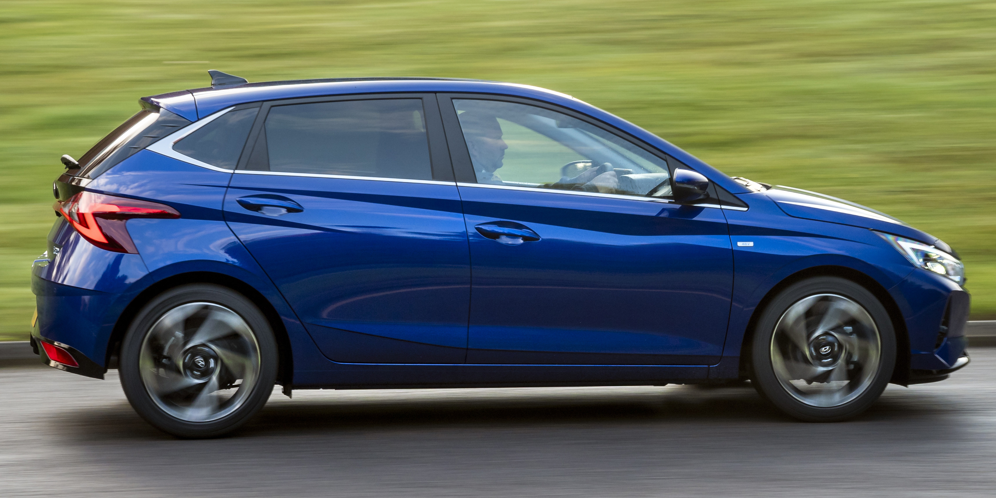 342a4538 2d2e 4820 a5de 190db7b962d0 2022+Hyundai+i20+side+driving.jpg?auto=format&cs=tinysrgb&fit=clip&ixlib=rb 1.1