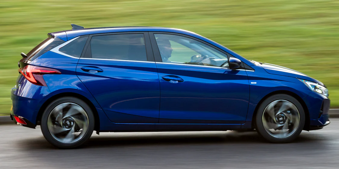 342a4538 2d2e 4820 a5de 190db7b962d0 2022+Hyundai+i20+side+driving.jpg?auto=format&cs=tinysrgb&fit=clip&ixlib=rb 1.1