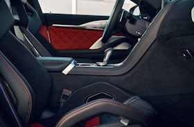 BMW M8 Competition Gran Coupé asientos delanteros