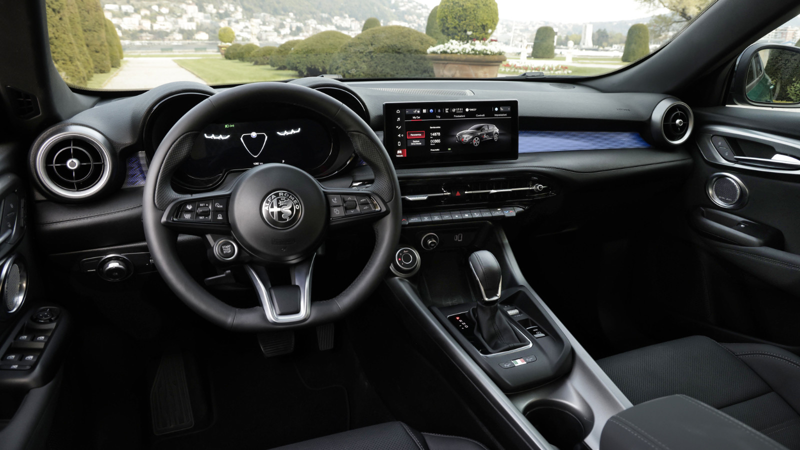 Alfa Romeo Tonale Interior y maletero carwow