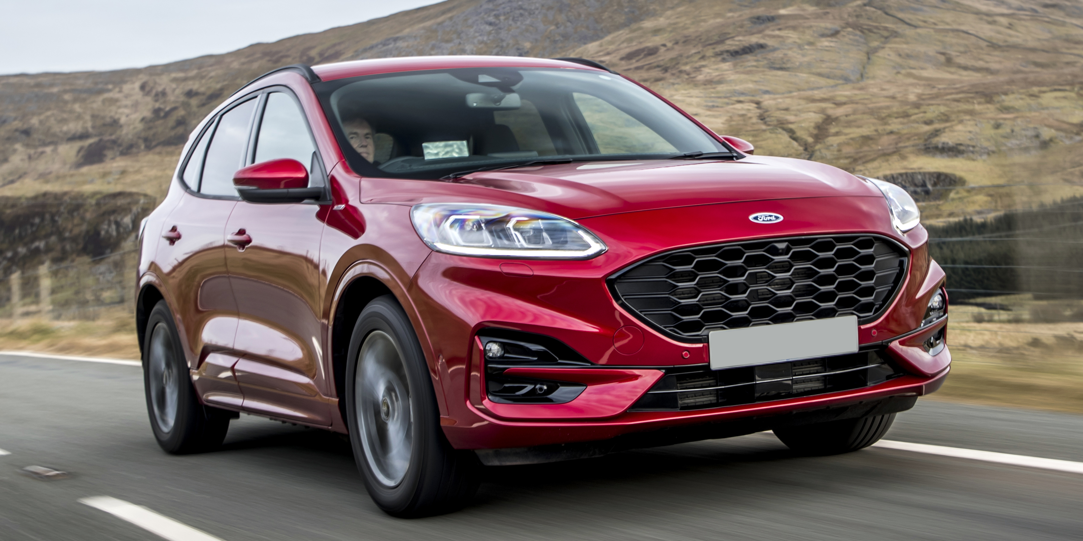Ford Kuga Review 2023 | Performance & Pricing | carwow