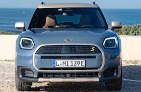 MINI Countryman Electric Review 2024 | Performance & Pricing | Carwow