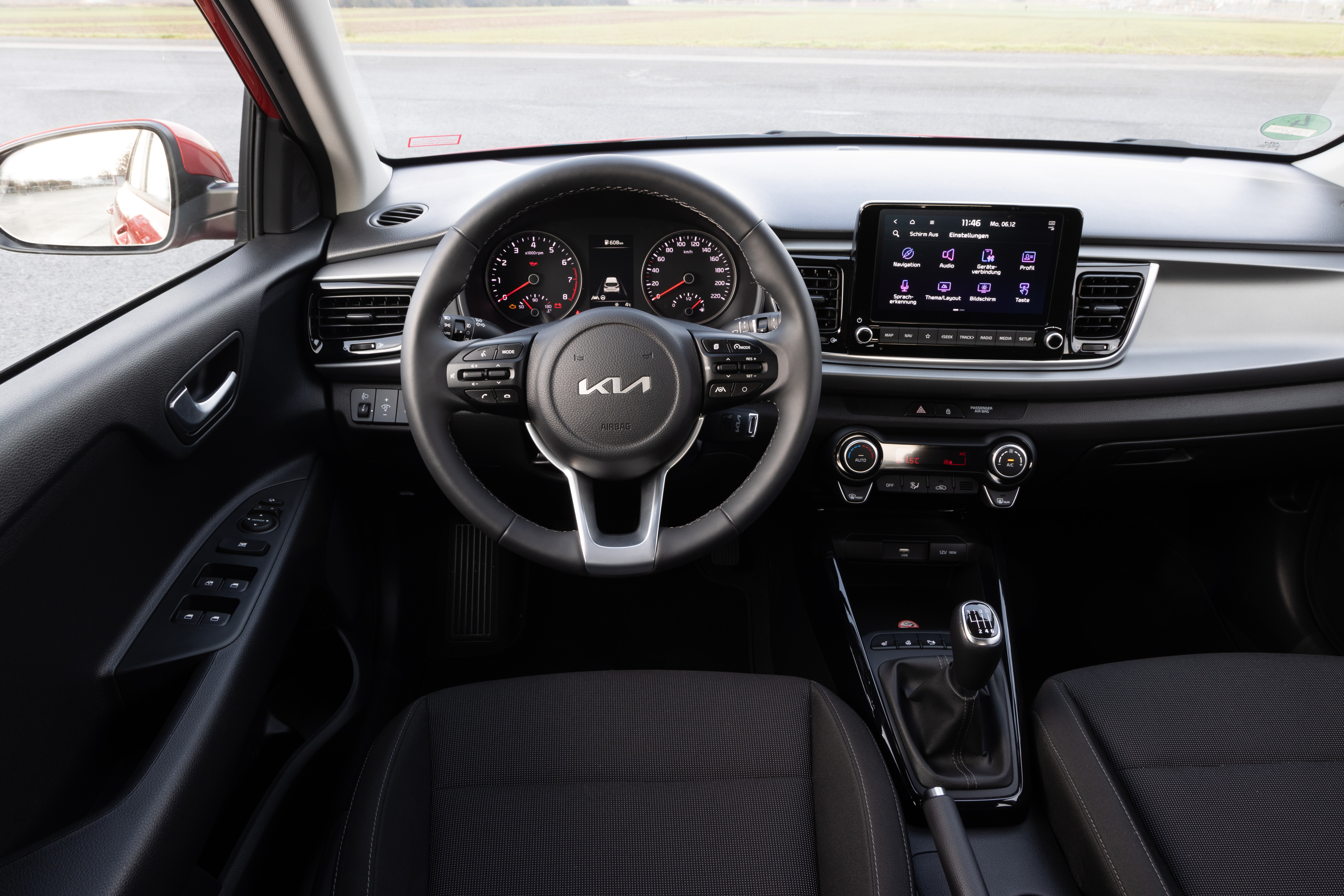 Kia Rio Hatchback 2024 Preto