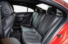 Mercedes-Benz CLS Rojo Jacinto asientos traseros