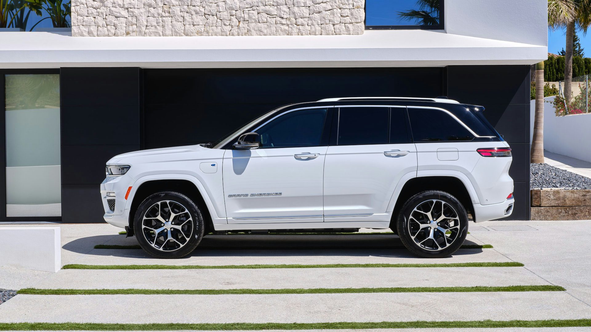 2023 Jeep Grand Cherokee side static