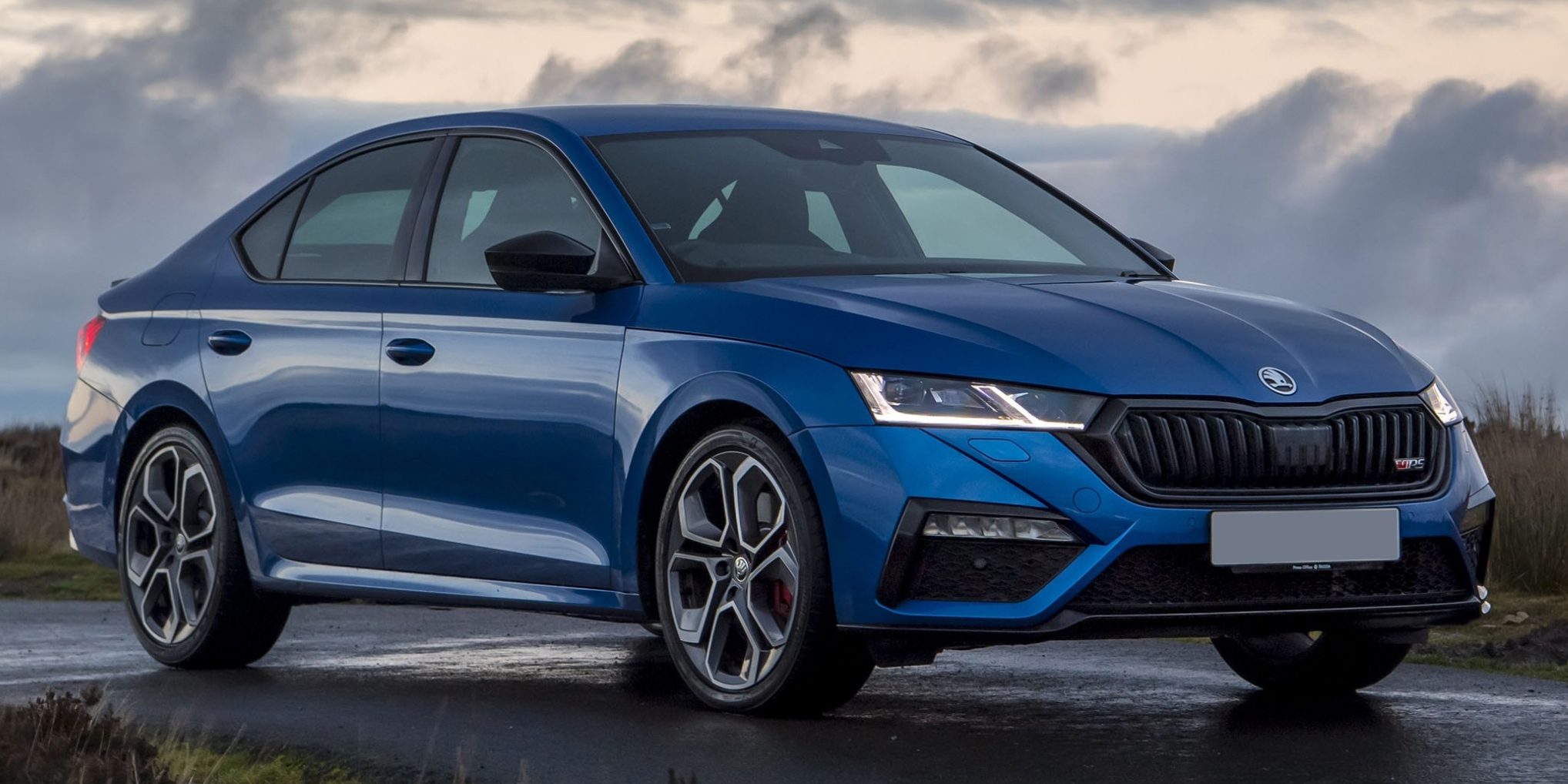 Skoda Octavia VRS Review 2024 | Performance & Pricing | Carwow