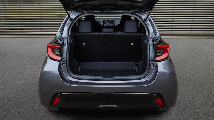 3,8 l/100 km: Así es el híbrido que menos consume en España y que querrás tener en casa 4 Motor16 Maletero Mazda 2H