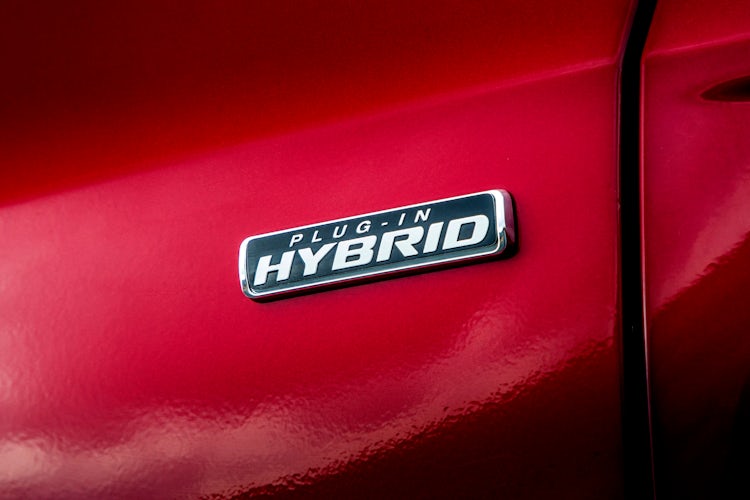 Ford Kuga PHEV vs Peugeot 3008 HYbrid4 vs Volvo XC40 Recharge hybrid triple  test review