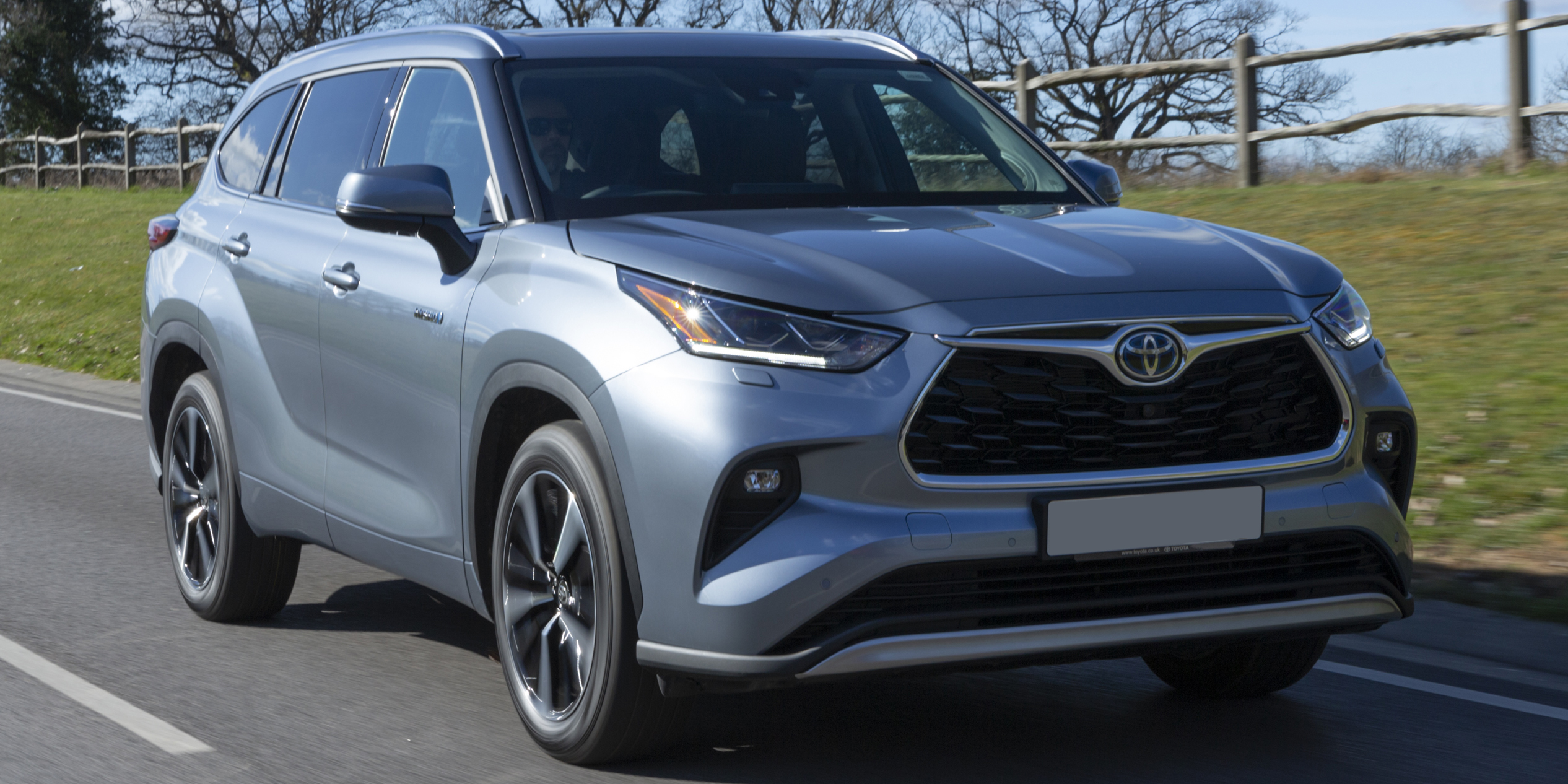 Toyota Highlander Hybrid Review 2023 Performance & Pricing carwow