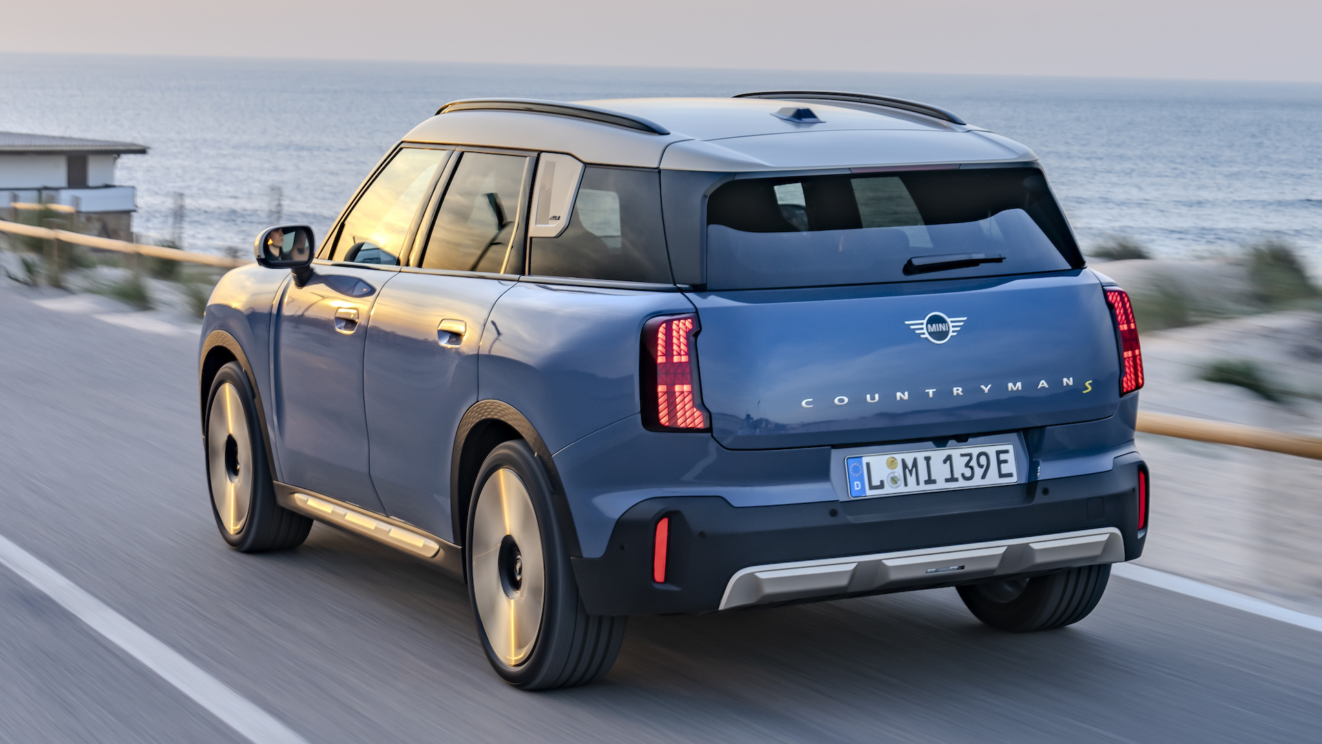 MINI Countryman Electric Review 2024 | Performance & Pricing | Carwow