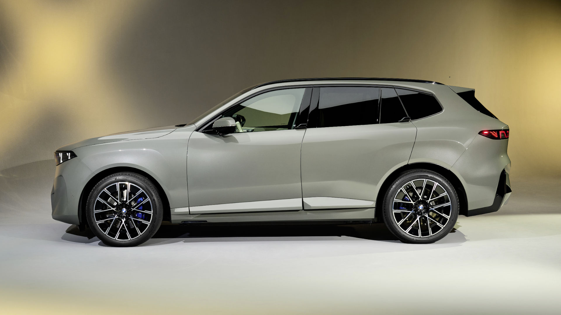 BMW iX5 Exterieur seitlich stehend