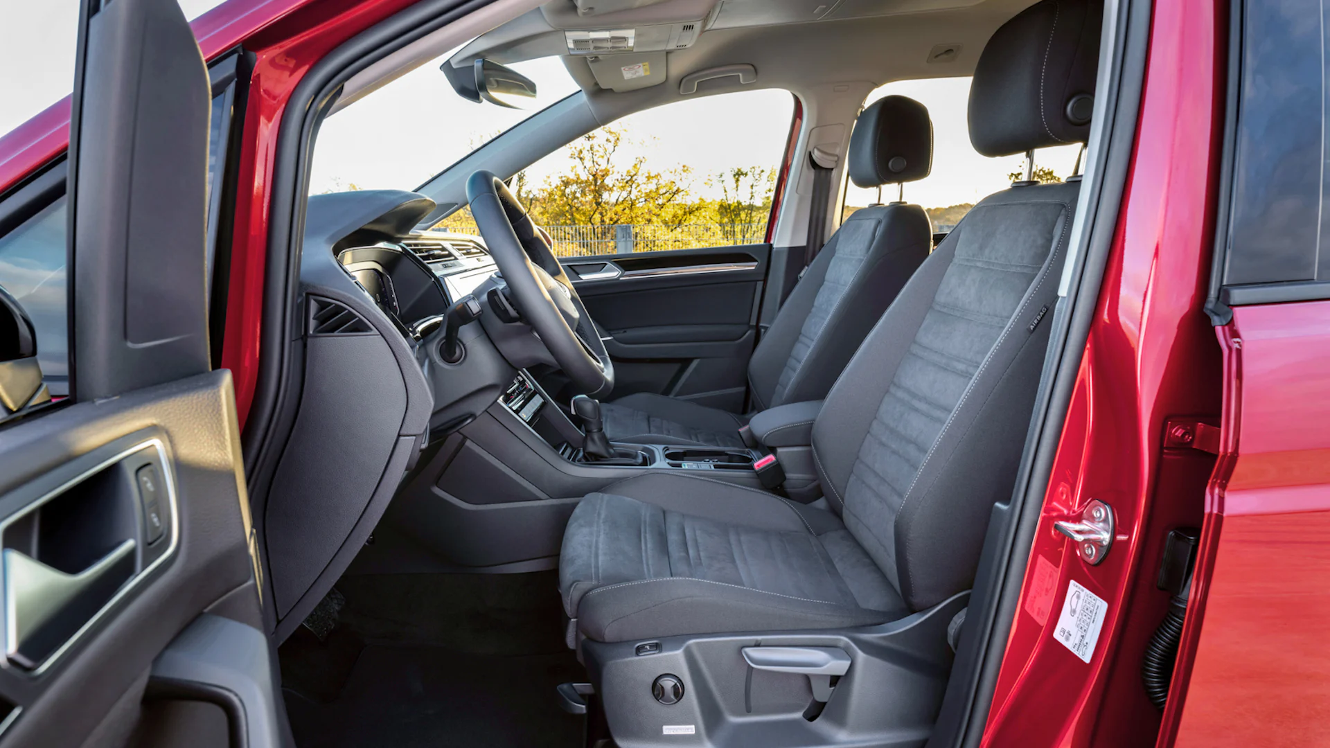Volkswagen Touran Interior Y Maletero Carwow volkswagen-touran-interior-y-maletero-carwow