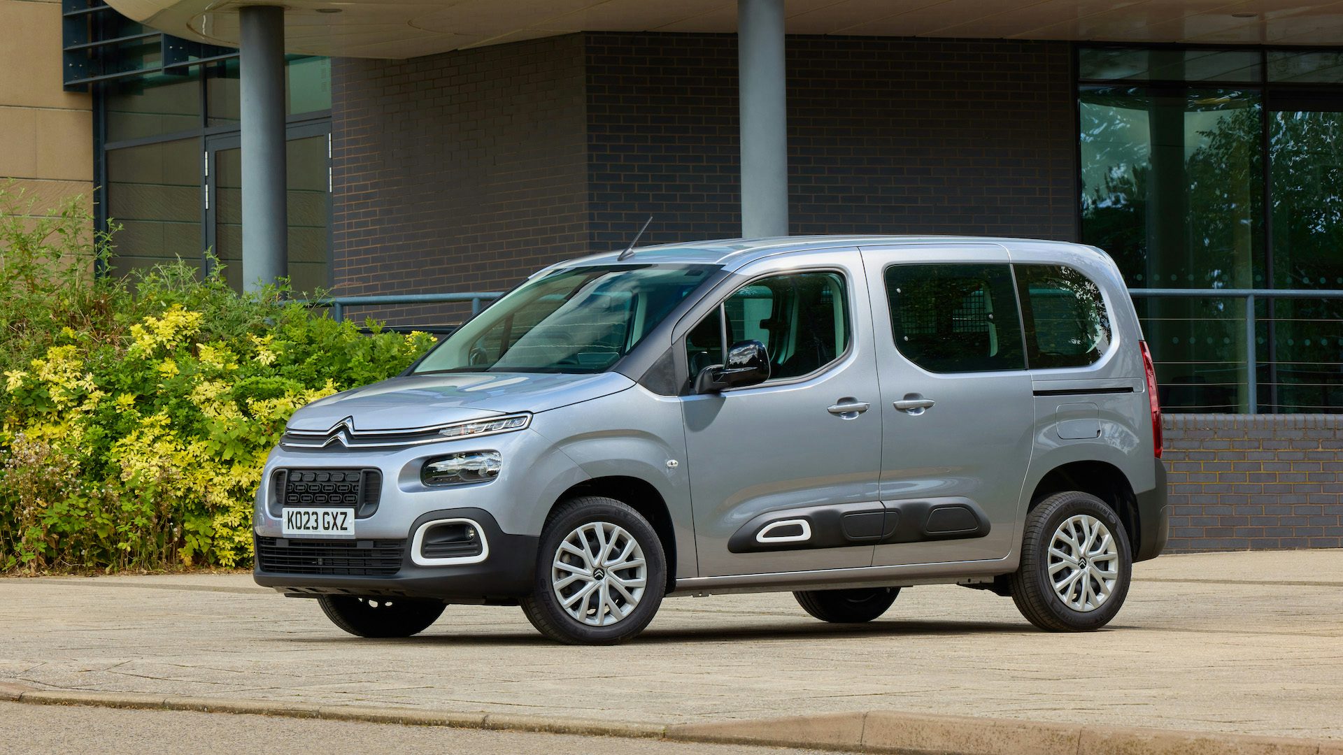 2023 Citroen Berlingo front quarter static
