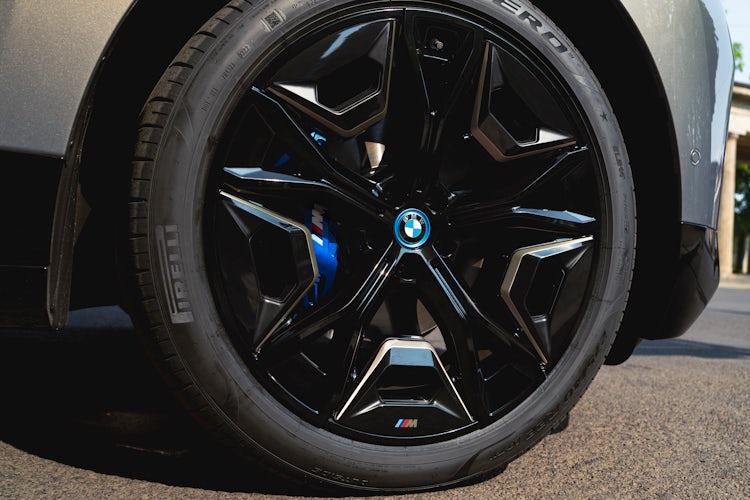 BMW iX Test 2024, Reichweite & Preise