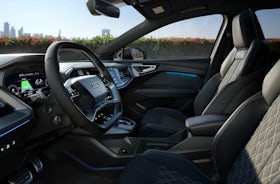 Audi Q4 Spotback e-tron 2023 salpicadero y asientos delanteros