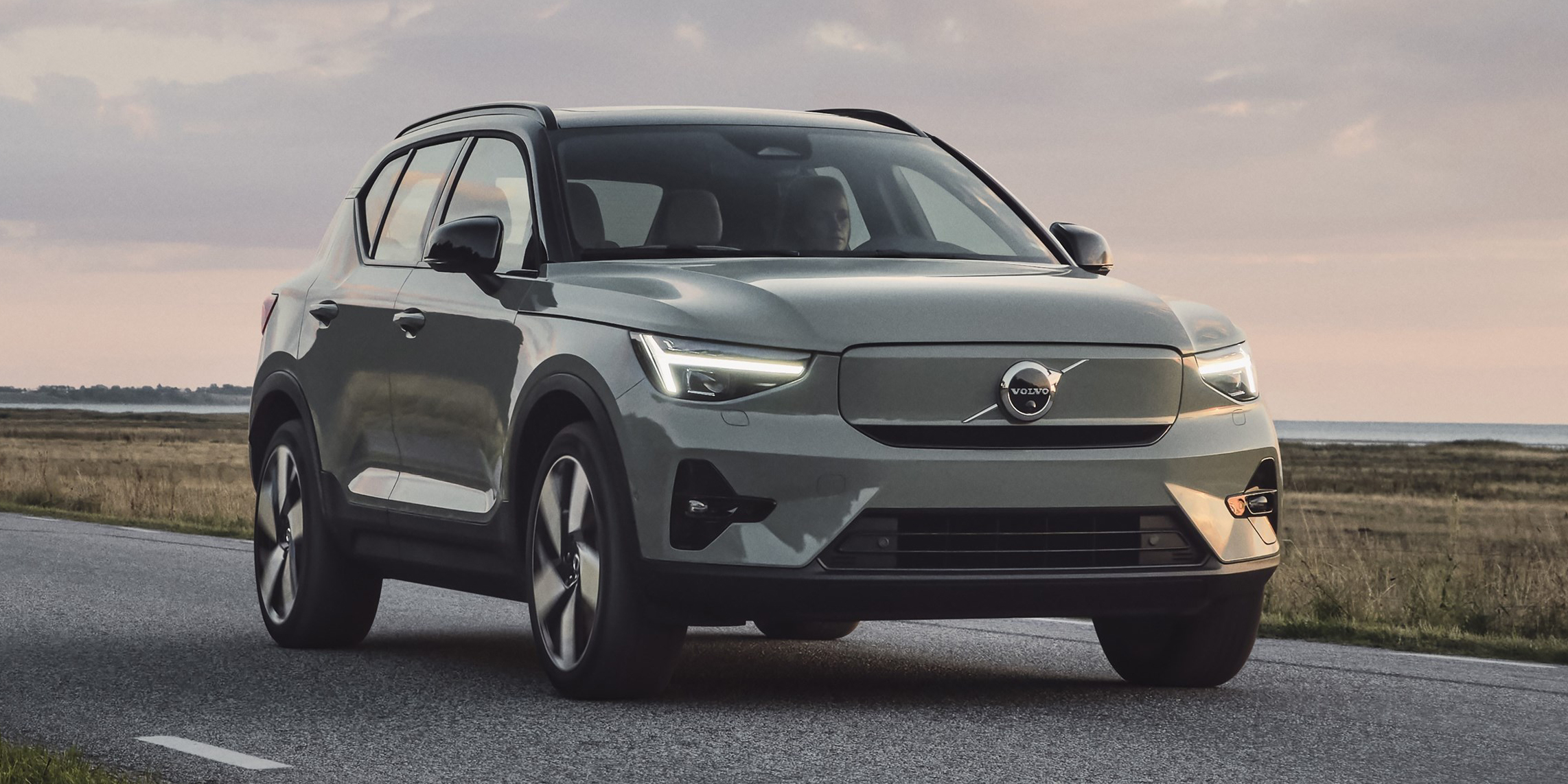 Volvo XC40 Recharge Review 2023 Performance & Pricing carwow
