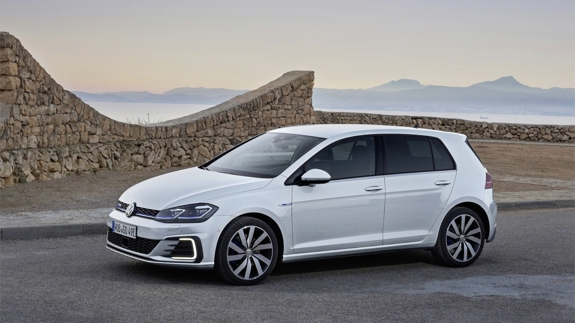 Volkswagen Golf GTE (2014-2019) Test | Konfigurator & Preise | Carwow.de