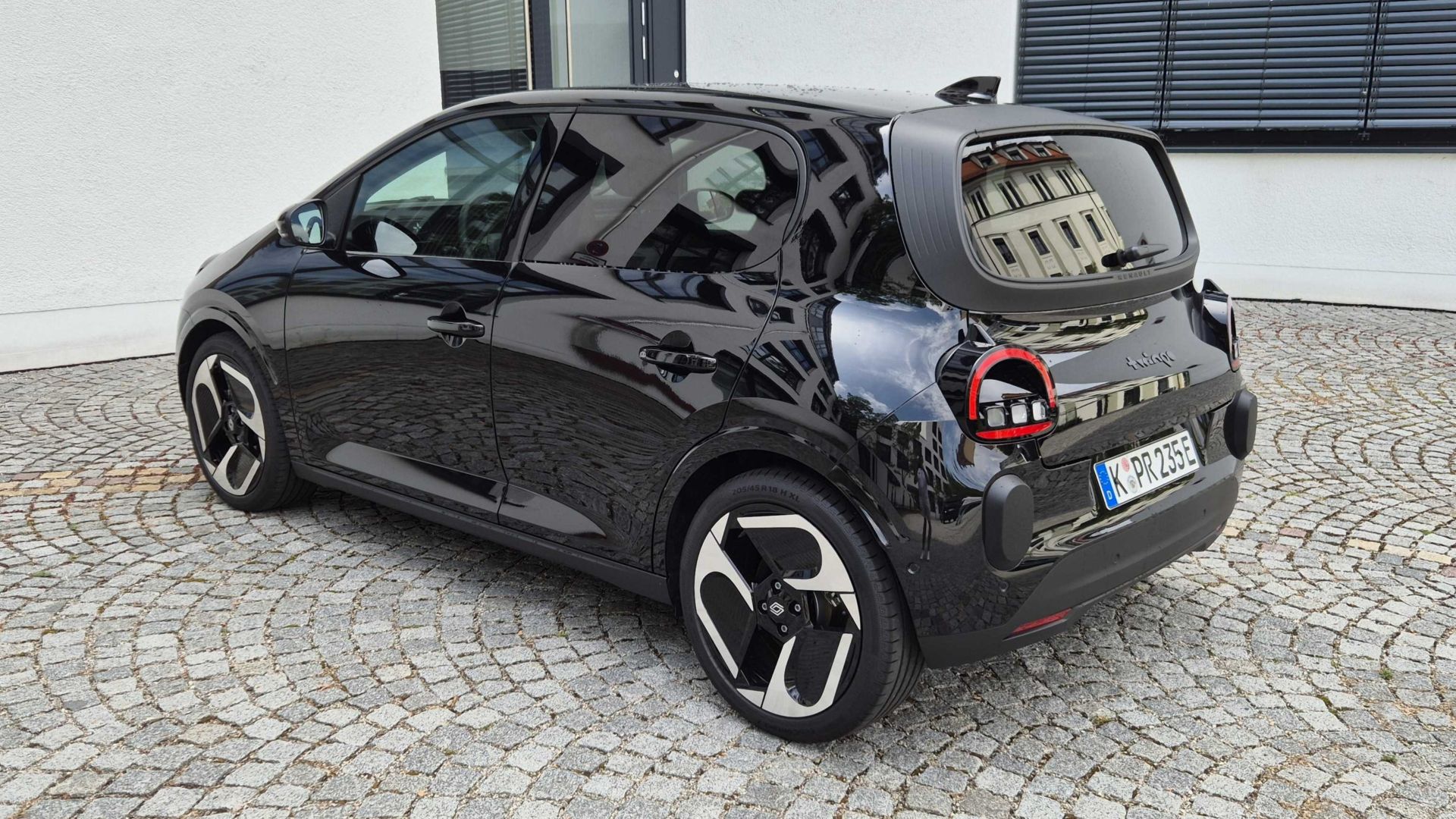 Renault Twingo E-Tech Exterieur hinten seitlich stehend