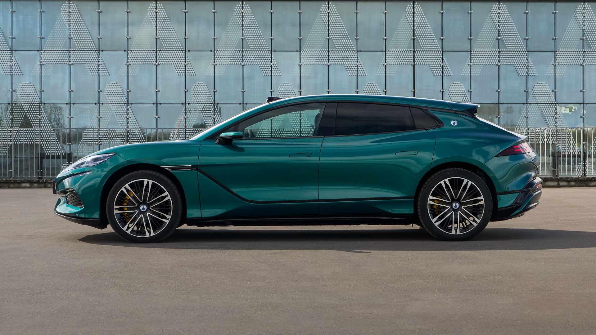 Denza Z9 GT 2026 LHD, side view