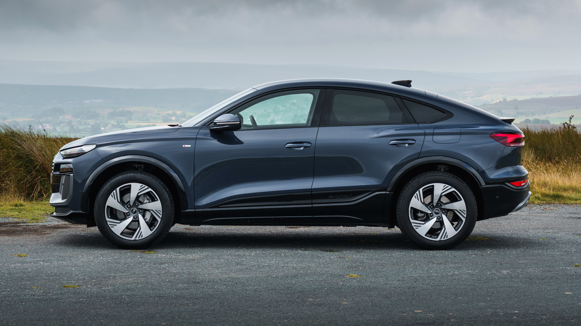 Audi Q6 e-tron Sportback, 2026, RHD - side profile static