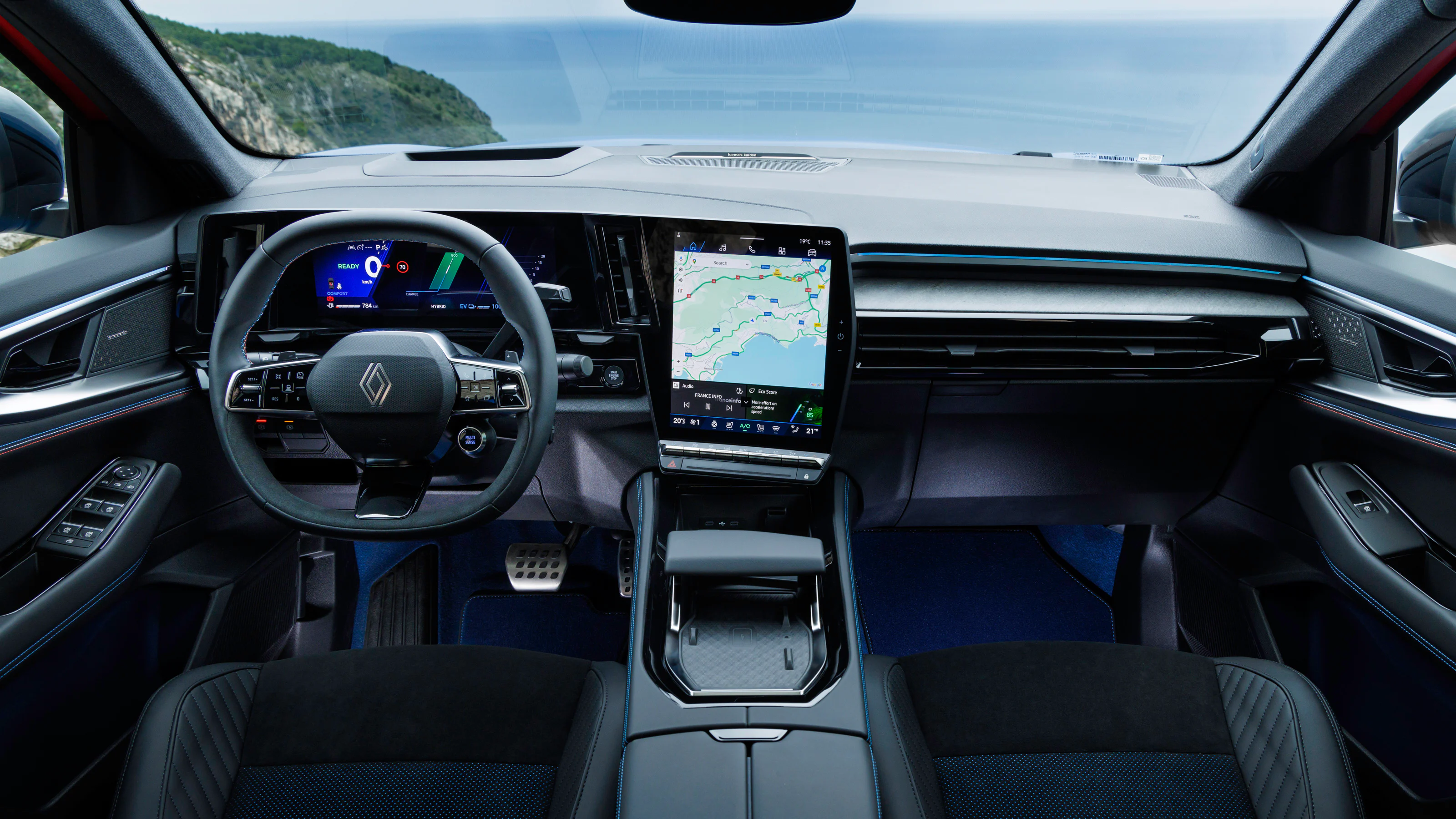 Renault Rafale Híbrido Enchufable | Interior y maletero | Carwow