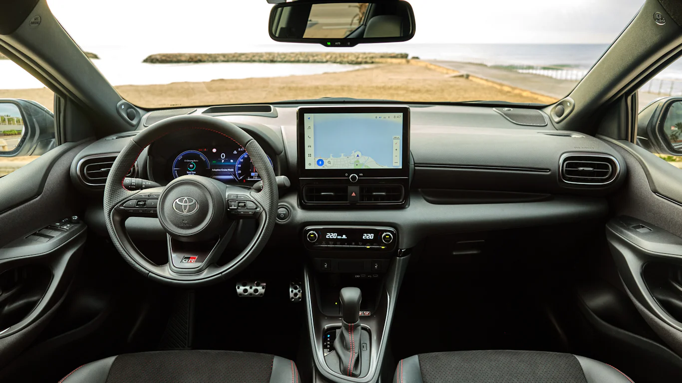 Toyota Yaris Interior Y Maletero Carwow toyota-yaris-interior-y-maletero-carwow