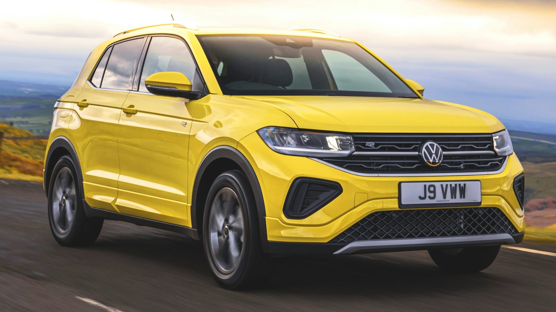 Volkswagen T-Cross, 2024, RHD, front three quarter dynamic
