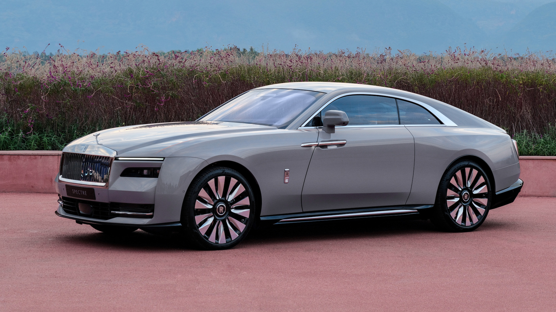 Rolls-Royce Spectre | Specifications & Dimensions | Carwow