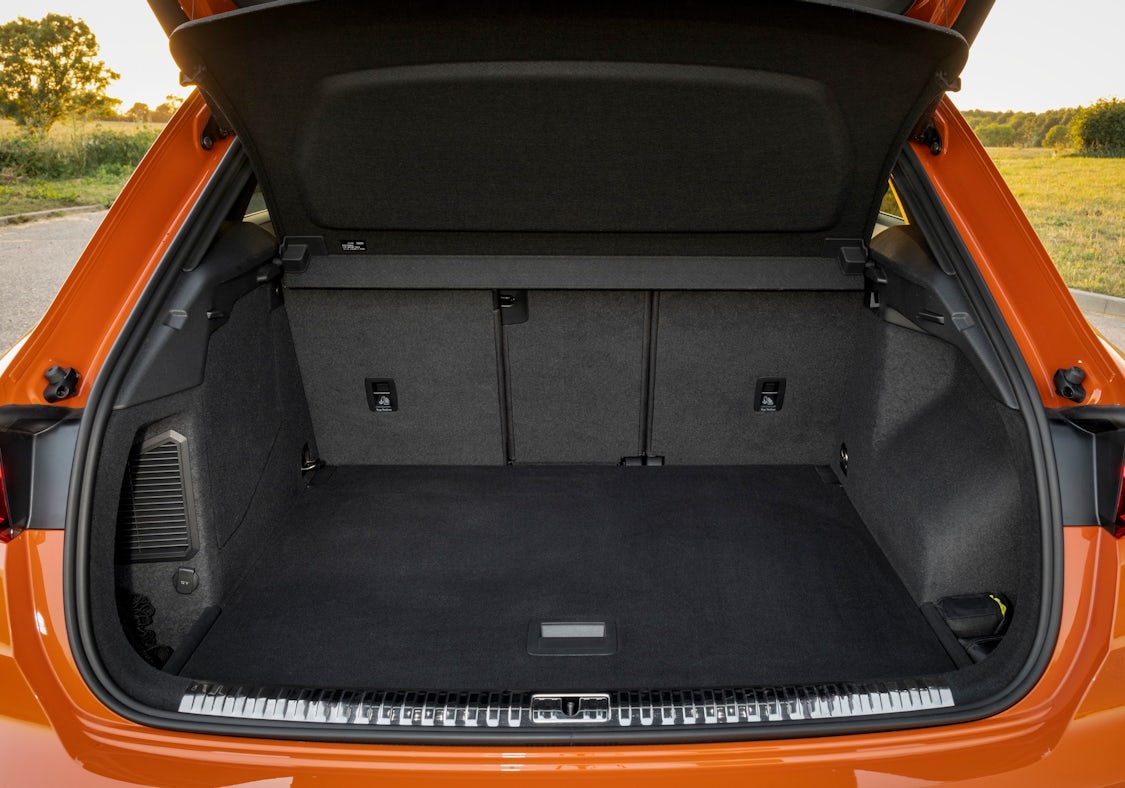 Trunk Ledge Kit | AUDI Q3 2022 Trunk Ledge Kit | AUDI Q3 2022