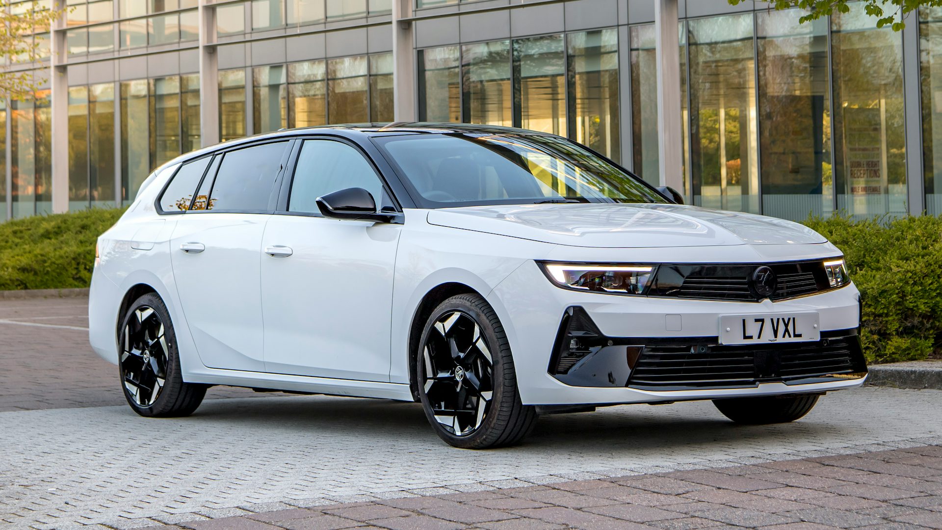 Vauxhall Astra Sports Tourer GSe Review 2025 Performance