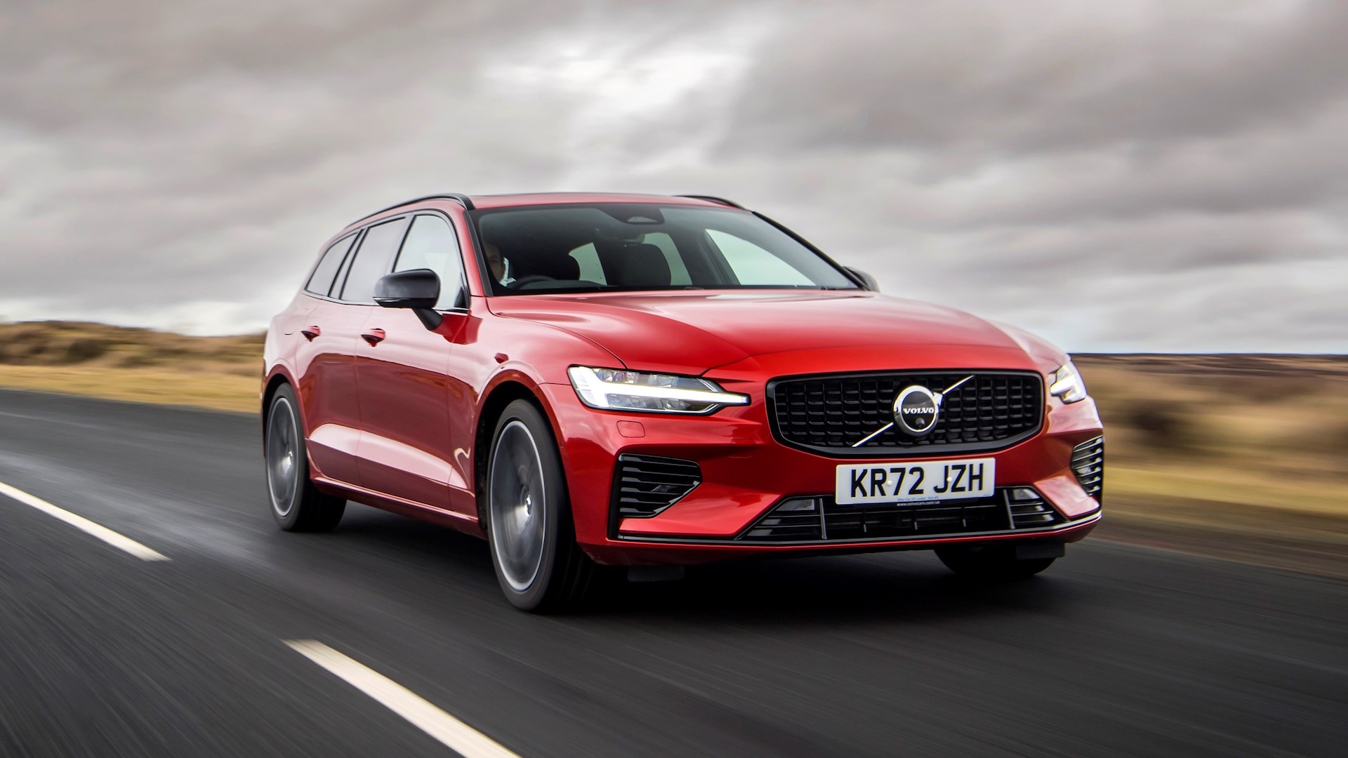 Volvo V60 Review 2024 | Performance & Pricing | Carwow