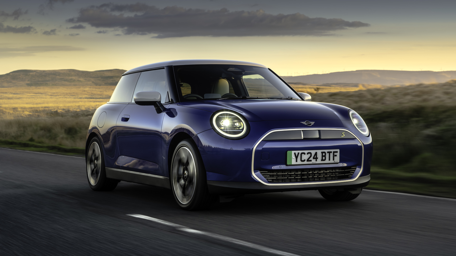 MINI Cooper Electric | Specifications & Dimensions | Carwow