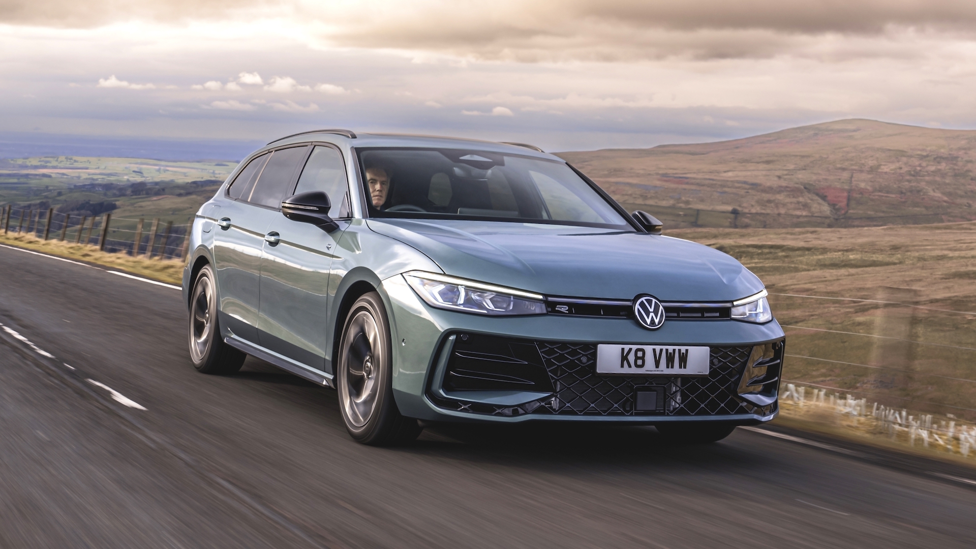 Volkswagen Passat Review 2025 | Performance & Pricing | Carwow