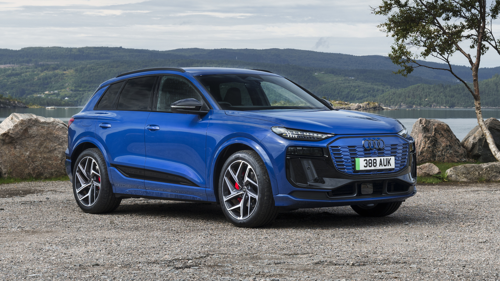 Audi Q6 e tron Review 2025 Performance Pricing Carwow