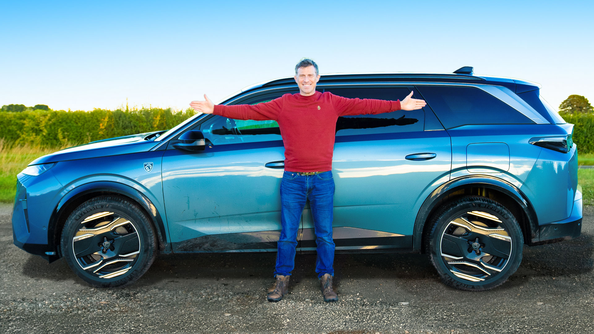 Peugeot 5008 Review 2025 | Performance & Pricing | Carwow
