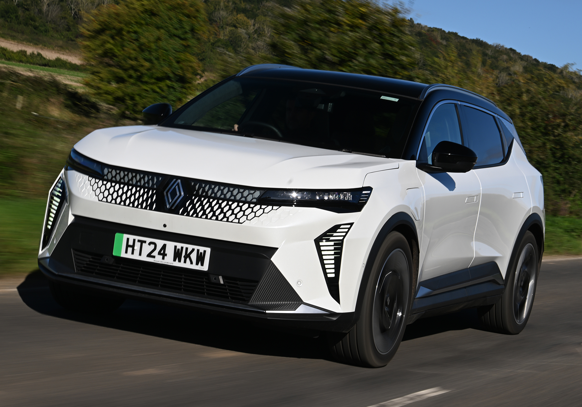 Renault Scenic E-Tech Review 2025 | Performance & Pricing | Carwow