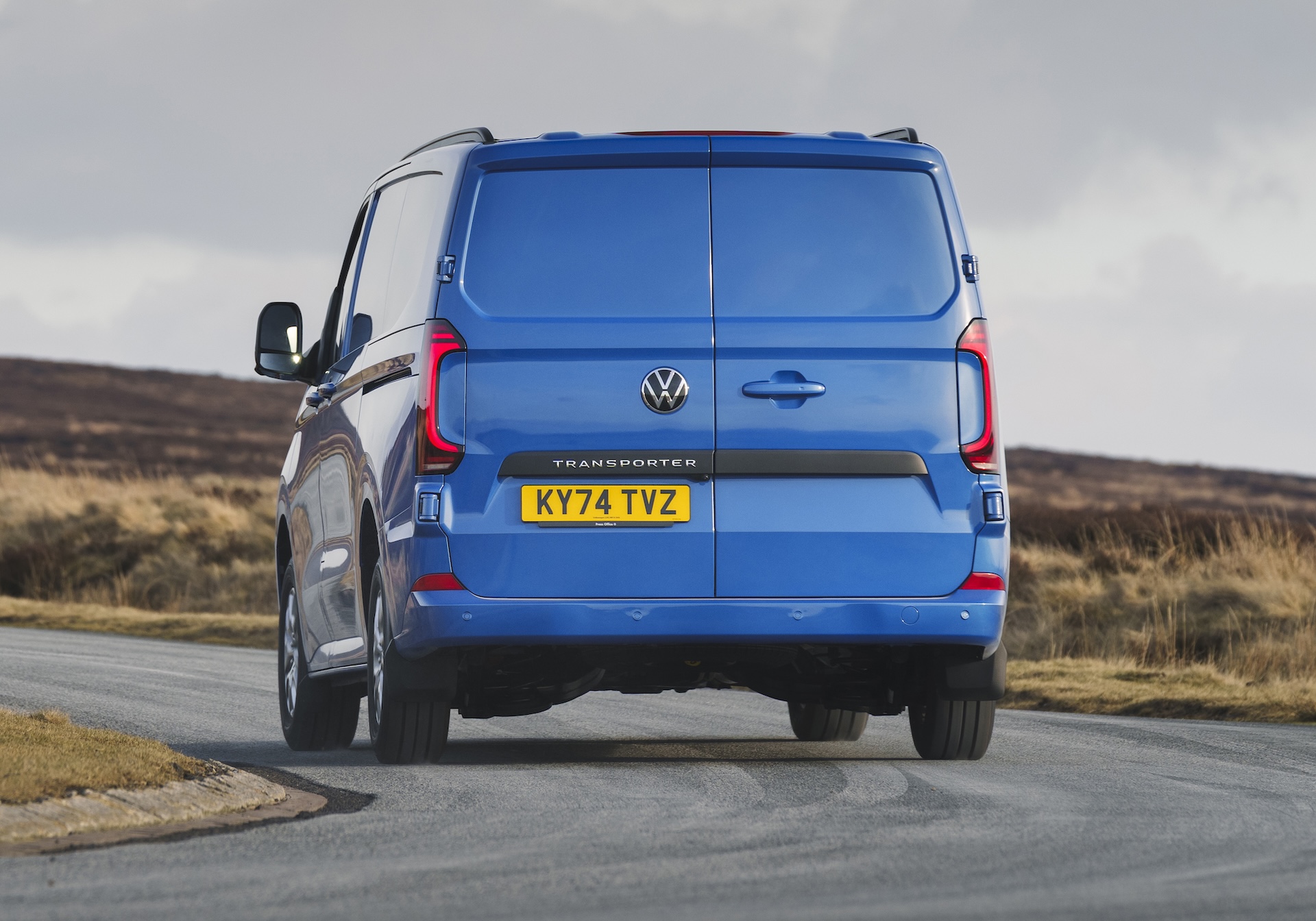 Vw Transporter Kombi Sportline Volkswagen Transporter Review 2025